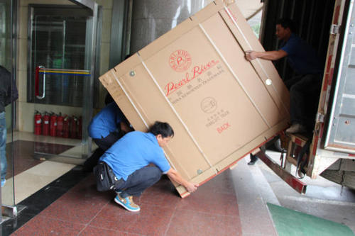 牙叉镇钢琴贵重工艺品无忧运